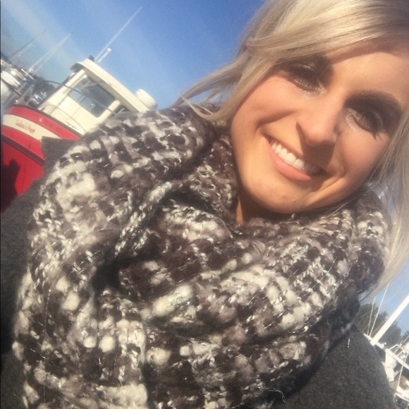 Meet your Posher, Courtney - Picture 7 of 7